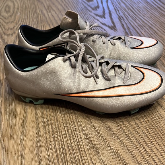 NIKE mercurial size6.5 CR7 cleats - Picture 2 of 4